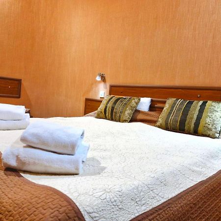 Hotel Pavo Тбилиси Екстериор снимка